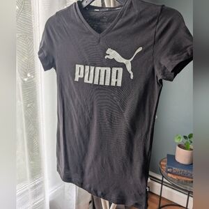 156.Nwt Puma Black Tee with Iconic Logo‎